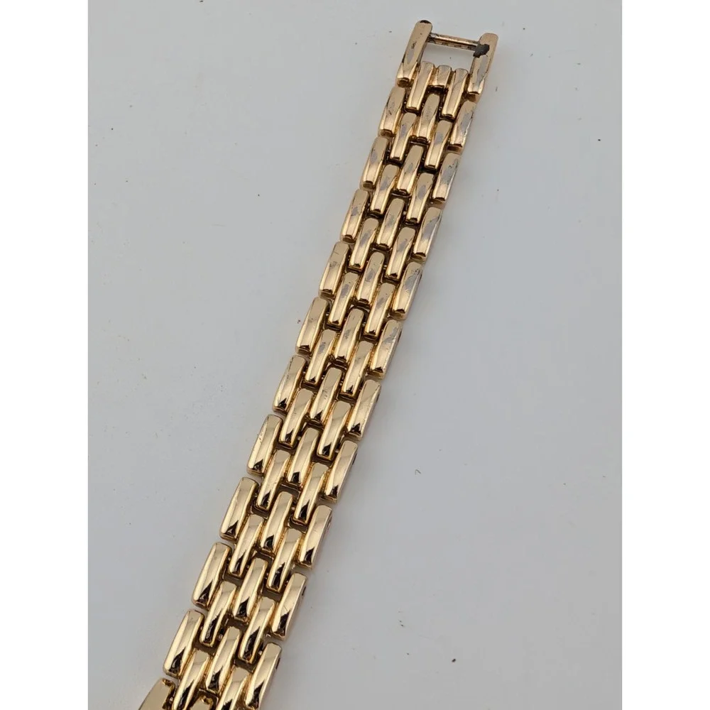 Time and Tru Watch Women 25mm Case Gold 7